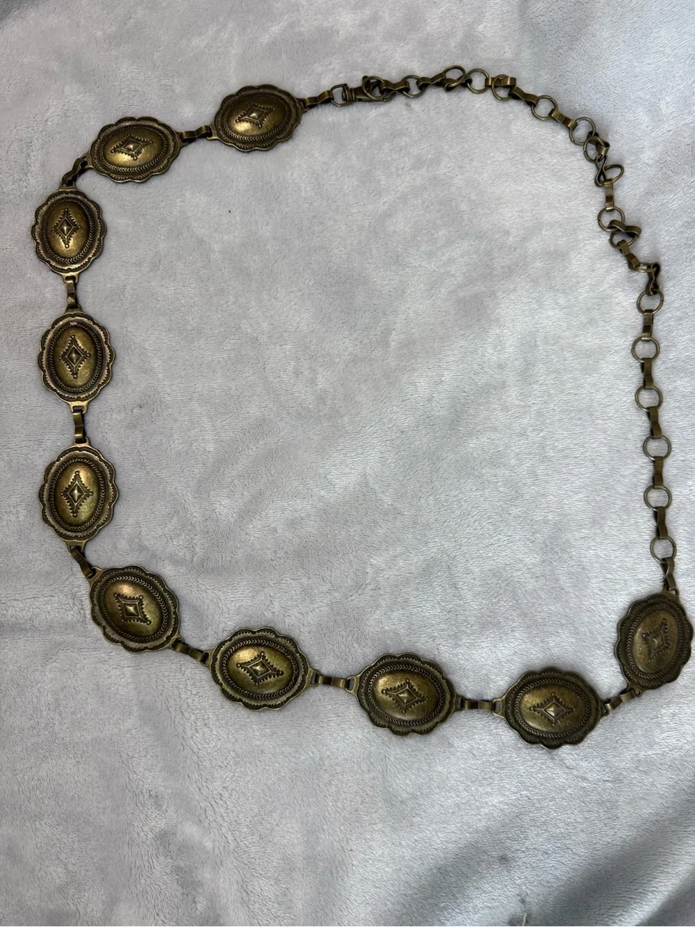 Vintage-Inspired Oval Medallion Chain Belt - Gold Tone